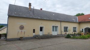 Épített értékeink Petofi Dombormu Udvar 300x169